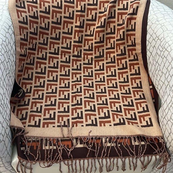 Fendi Beautiful Scarves - Picture 3 of 6